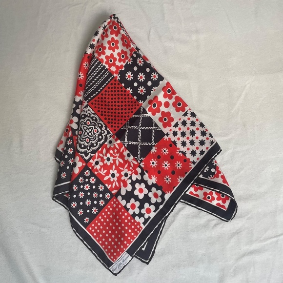 Vintage (1960's?) Saks Fifth Avenue 100% Silk Printed Scarf - Picture 3 of 4